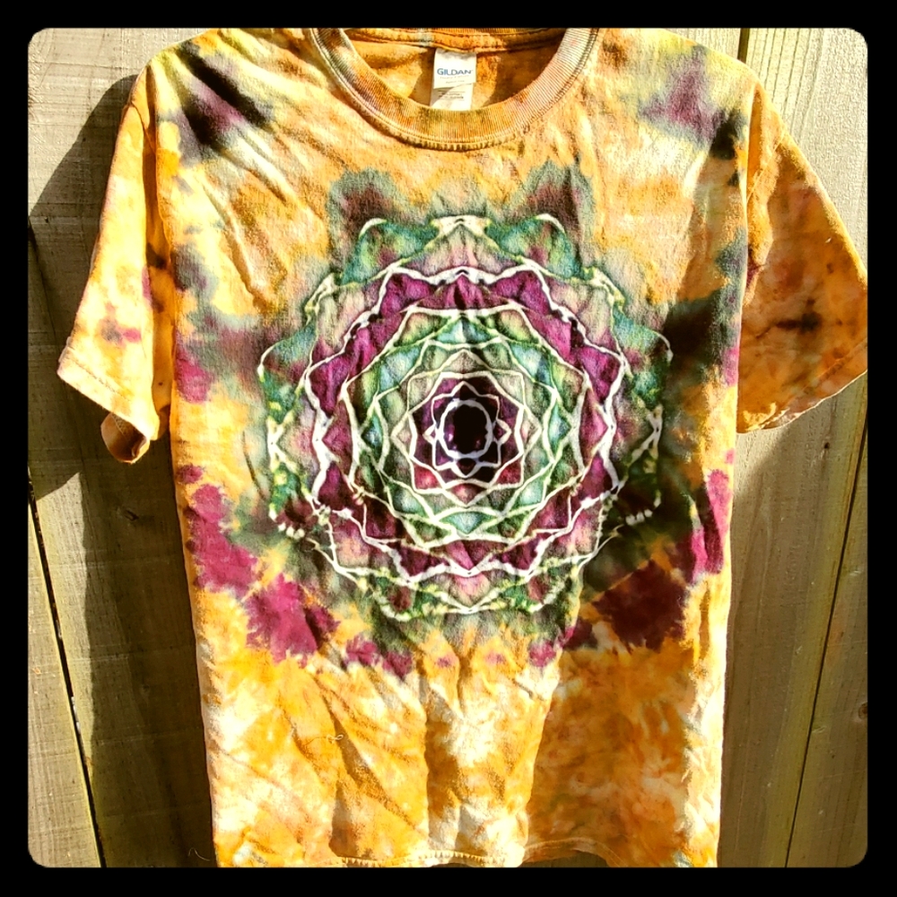 Tie Dyed Medium Gildan T-shirt